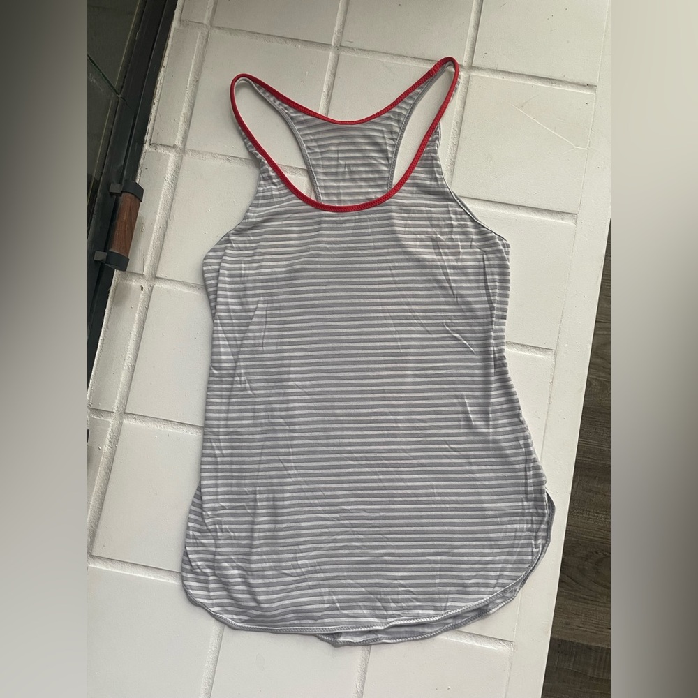 Lululemon size 6 tank